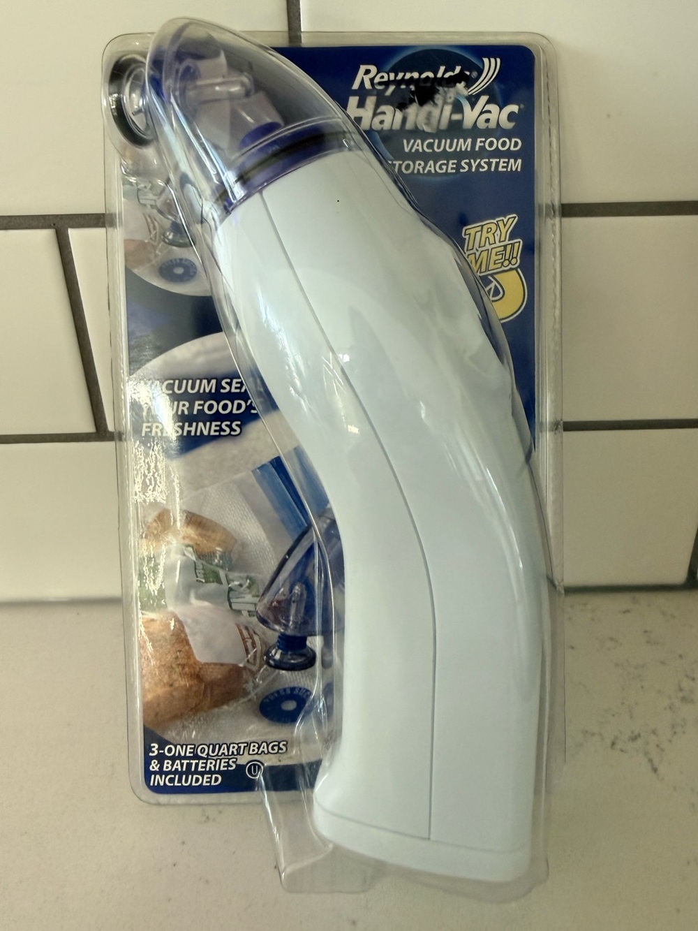 New In Package Reynolds Handi-Vac Vacuum-Sealing Starter Kit Bag Batteries
